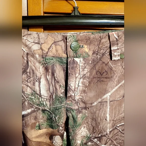 Under Armour Women's Realtree camouflage hunting pants size 8 - Picture 6 of 12